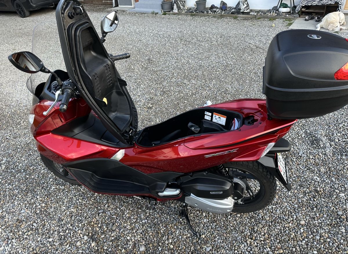 Honda Scooters: Verkaufe Honda PCX 125 Roller – Gebraucht aus Schönenberg an der thur von  1