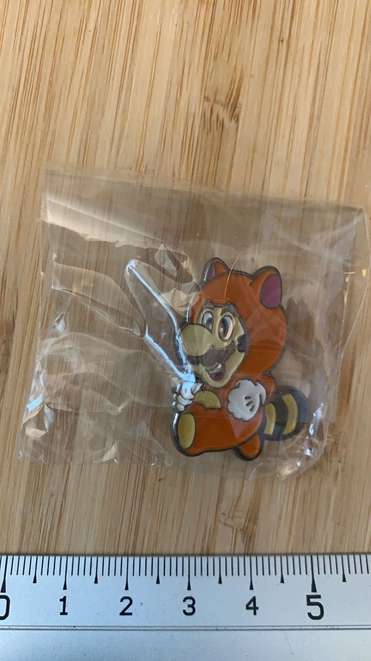 Console: Pin Mario Tanooki – Nuovo e nell'imballaggio originale da Gebenstorf venduto da RetroFuture 3
