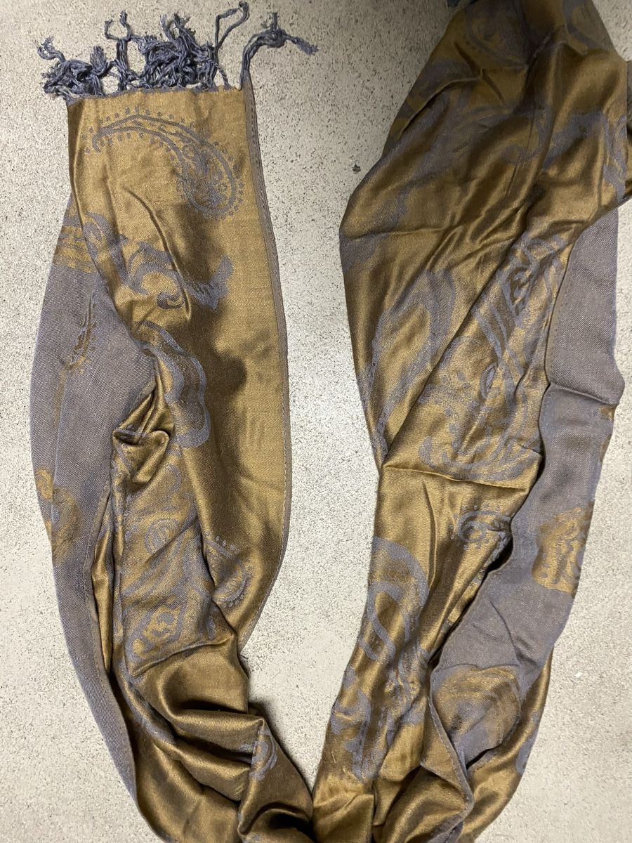 Foulards, Tücher & Schals: Schal – Gebraucht aus Luzern von oli_6x2r