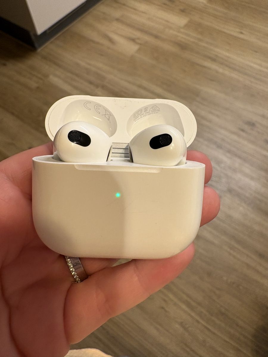 Apple Cuffie: Apple AirPods (3. Generation) - Funktionstüchtig – Usato da Hildisrieden venduto da Leoniewyr 1