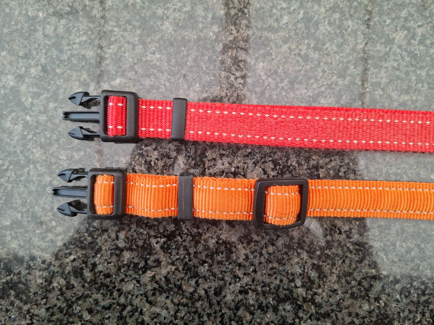 Guinzagli & Collari: Bitsdog; 2 Stk. Hundehalsband Rot & Orange / Gr. S & M – Usato da Boniswil venduto da Totomat-Lady2 3