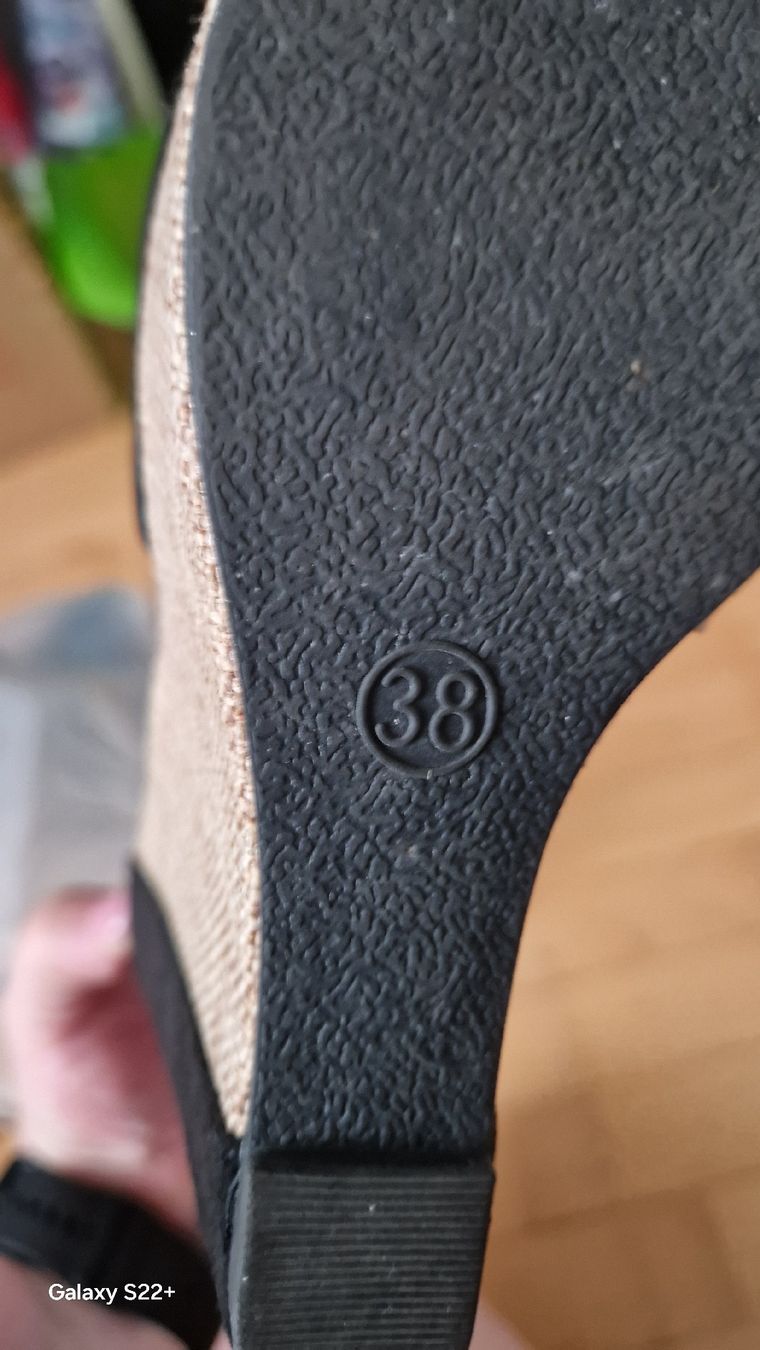 Scarpe da donna: Schuhe mit schwarzem Keil Größe 38 Piplar – Usato da Uetikon am See venduto da val_5xsw 5