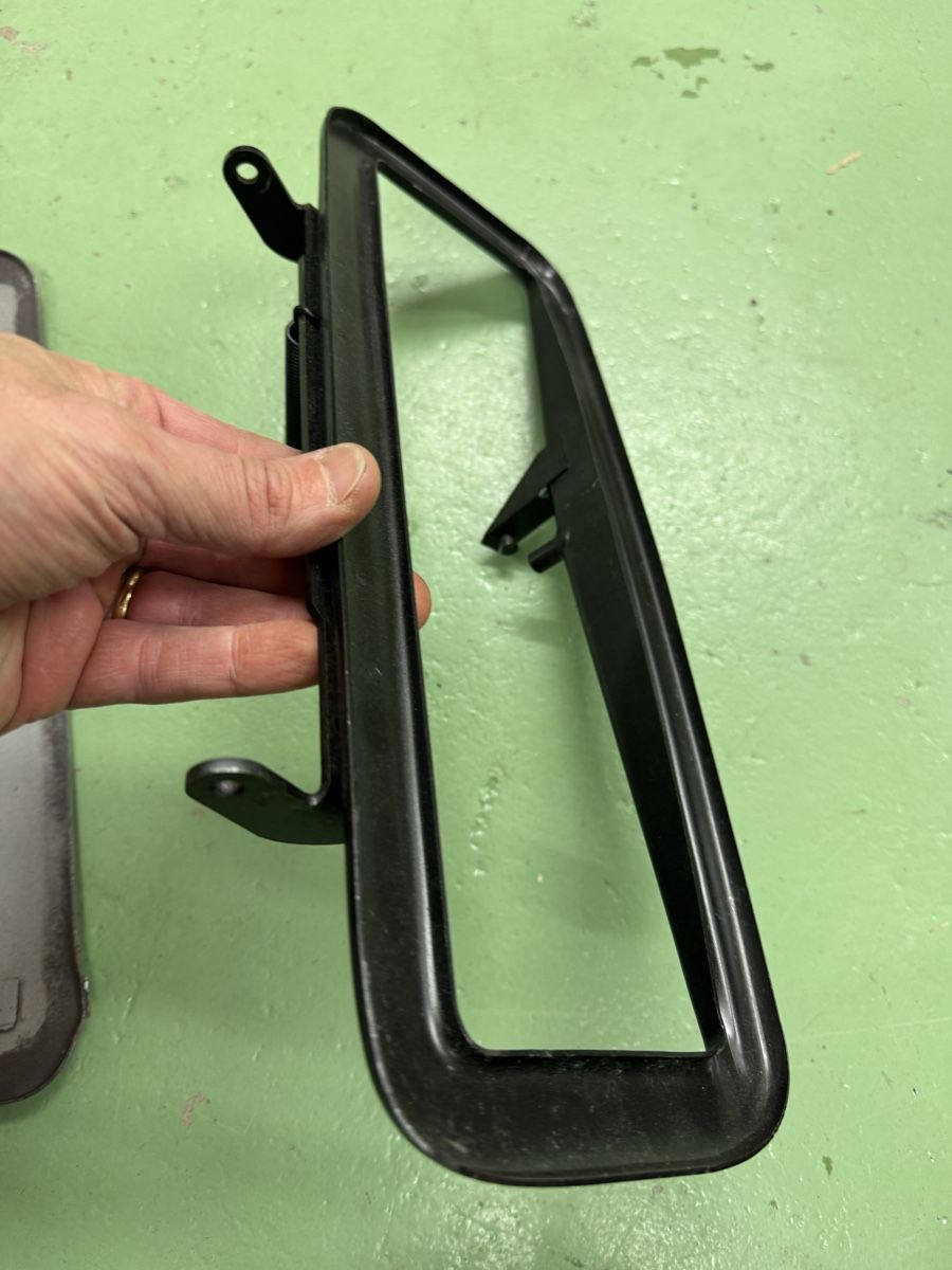 Ford Alle Autoersatzteile: 1932 Ford cowl vent insert – Gebraucht aus Winterberg ZH von Motti5 1
