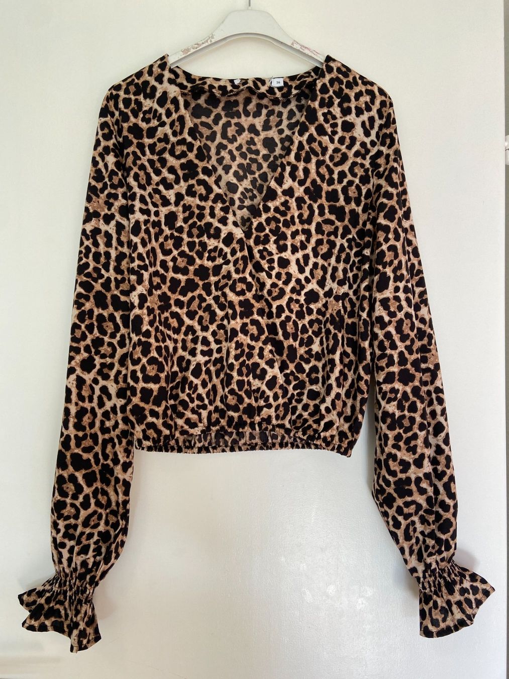 Blusen: Bluse Leoprint, Fashionnova gr S – Gebraucht aus Jonen von Lux.K.