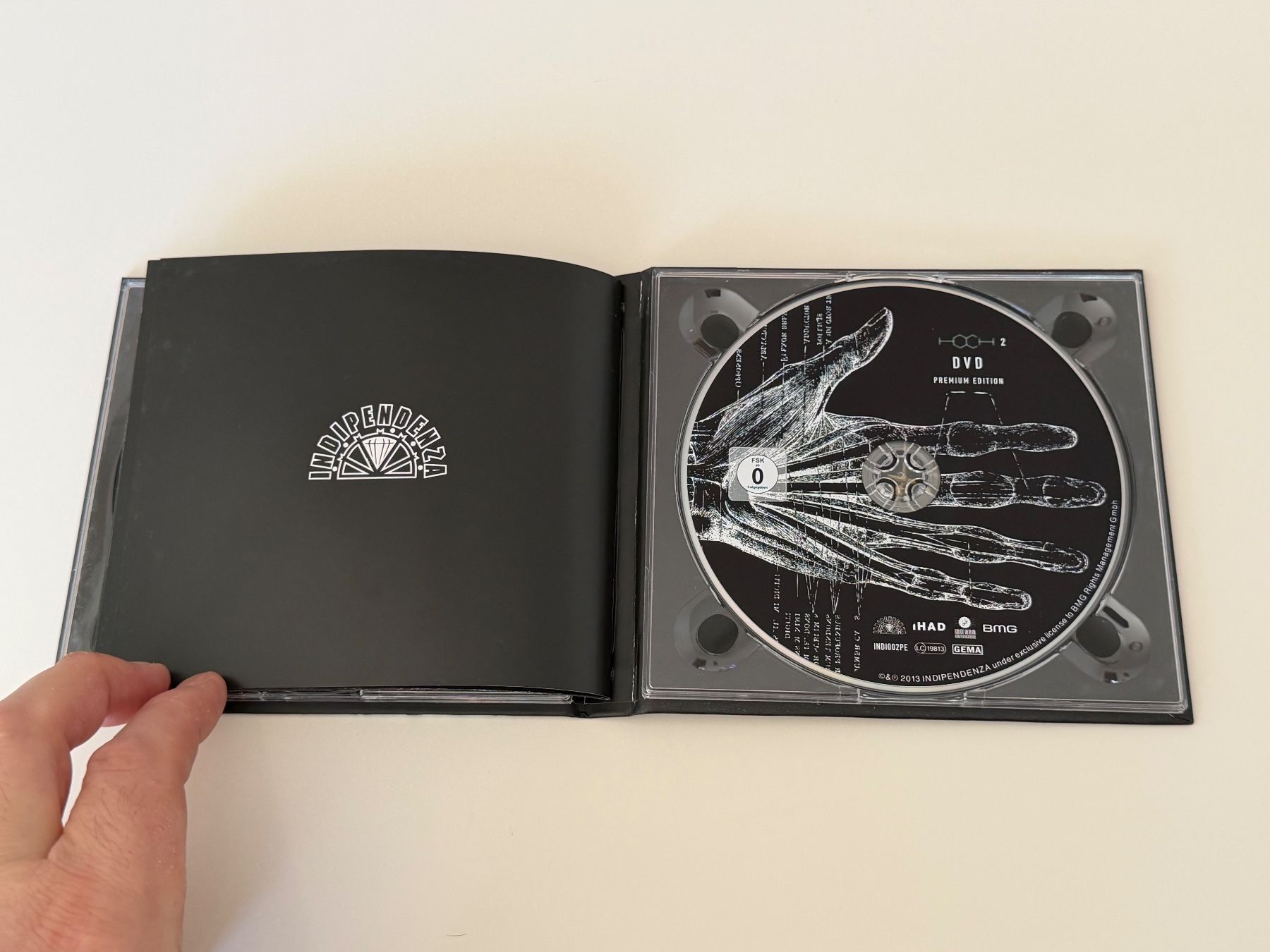 Tutti i DVDs: Raf 3.0 - Hoch 2 - Premium Edition CD+DVD - Mediabook – Nuovo (secondo la descrizione) da Altstätten SG venduto da sheamus 3