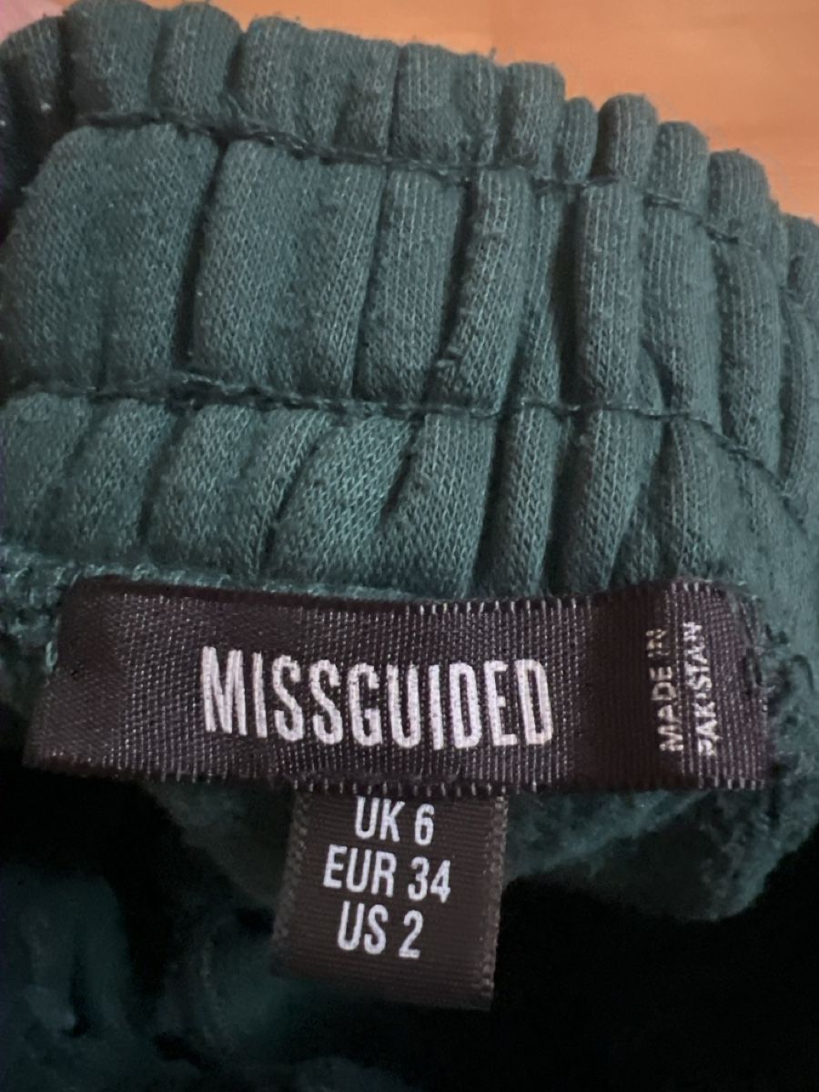 Pantalons: Missguided Trainerhose grün – D'occasion à Oberengstringen par pri_c8jk 2