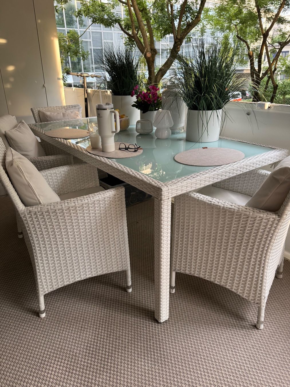 Tables: Gartentisch Rattan mit dicker Glasplatte – D'occasion à zürich par Bailey17 1