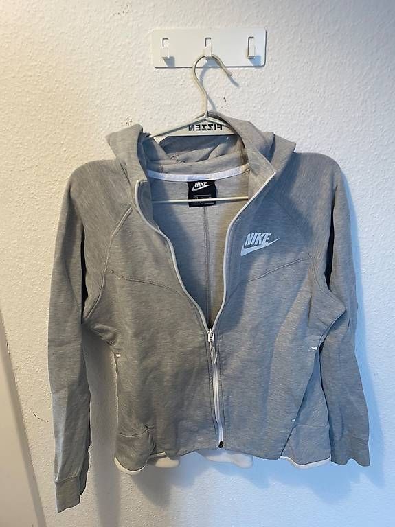 Nike Maglioni & Felpe: Nike Sportswear Sweatjacke - S – Usato da Bern venduto da anja.s.w 3