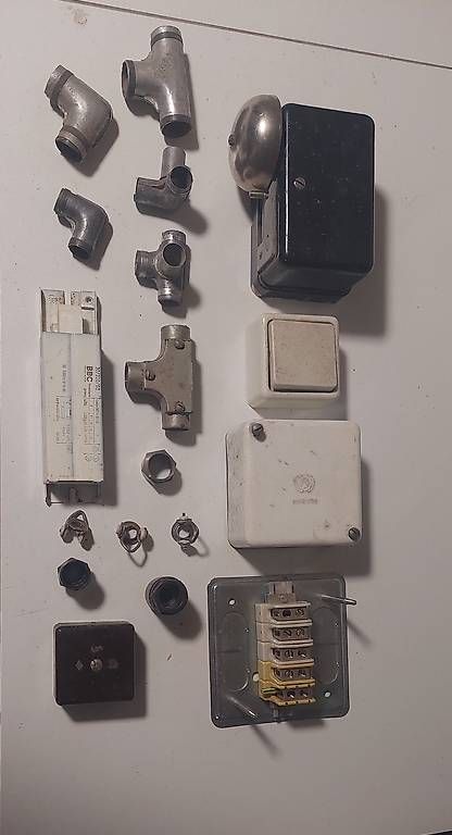 Spine: Ancien matériel électrique  – Usato da Morges venduto da pha_9xnc