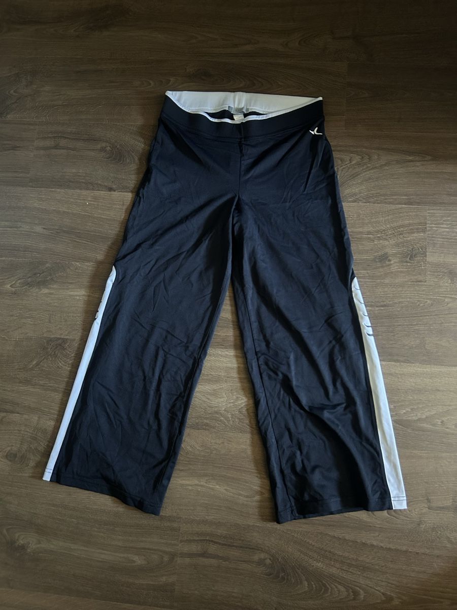 Decathlon Pantalons: Jogging de sport 3/4 – D'occasion à Bôle par sev_n85b