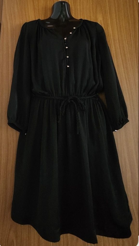Sandro Vestiti: Robe noire Sandro taille 1(S/M) boutonnée, taille élastique – Usato da Niedergösgen venduto da Eva2410