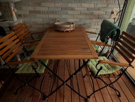 Gartentisch 75x125 und vier Stühle Holz/Metall gebraucht