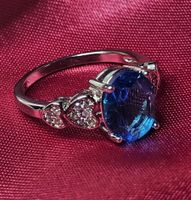 Ring mit blauem funkelndem Zirkonia, 925 versilbert Gr. 9