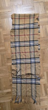 Echarpe type burberry