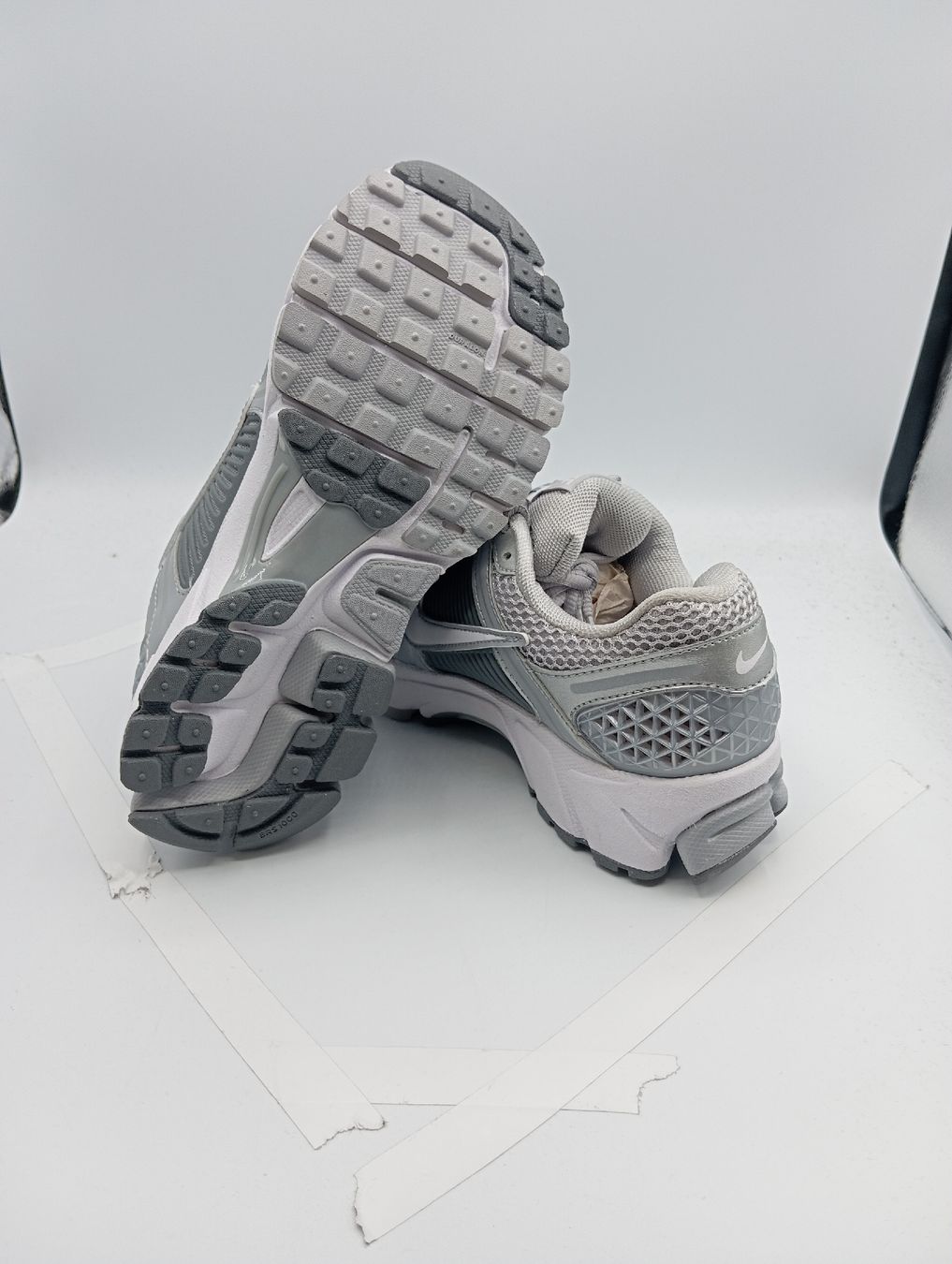 Nike Scarpe da uomo: Nike Zoom Vomero 5 (EU36) – Nuovo e nell'imballaggio originale da Schaffhausen venduto da outlez 5