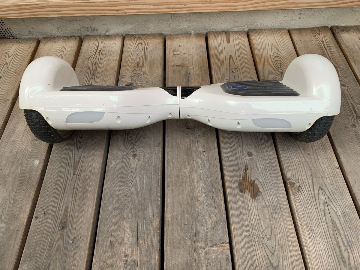 Hoverboard: IO Hawk Hoverboard – Usato da flawil venduto da KauzigerBergeremit 1