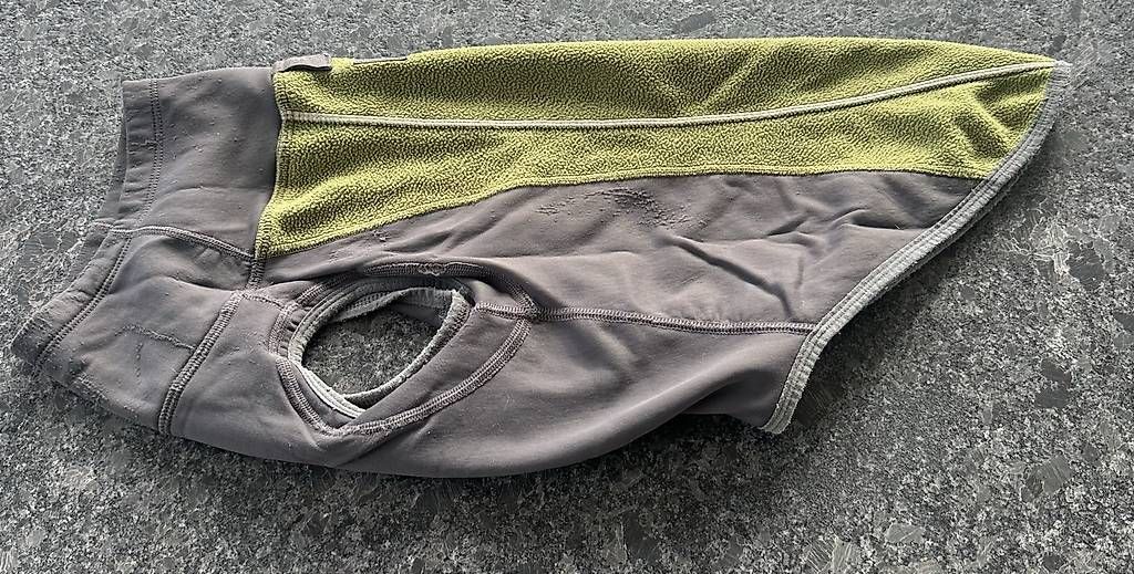 Vêtements: Ruffwear Hundefleecemantel – D'occasion à Wahlen b. Laufen par Spiri_Nemo