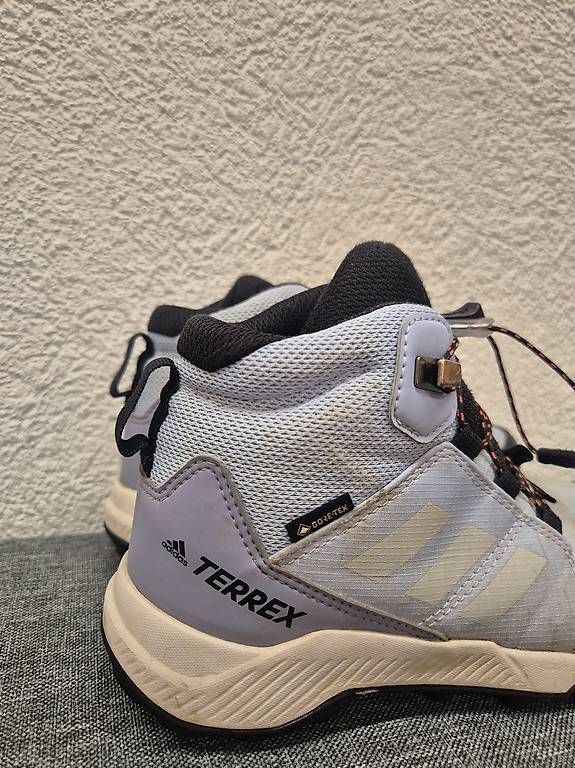 Adidas Scarpe per ragazzi: Adidas Terrex Mid GTX GORE-TEX Gr.31 – Usato da Russikon venduto da Chantilly_Vanilly 2