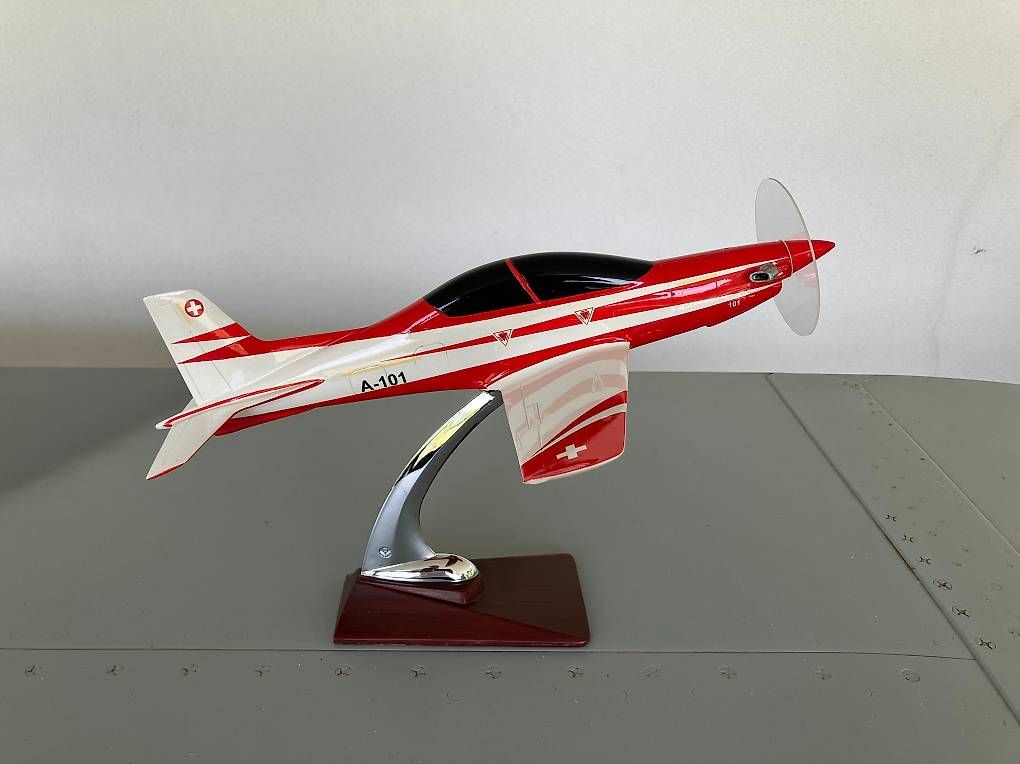 Modellbausätze & Standmodelle: Pilatus PC-21 Desk Model – Neu und originalverpackt aus Cologny von Thr5167 1
