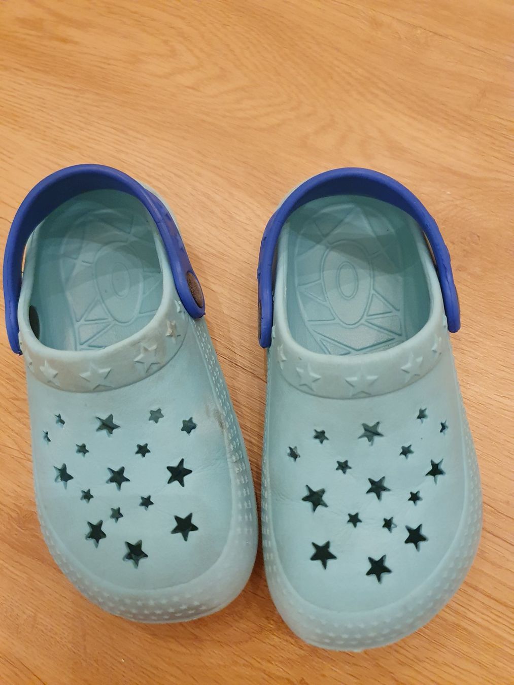 Scarpe per ragazzi: Gummi Clogs, Badeschuhe, Gr. 27, hellblau – Usato da Heinrichswil venduto da frankie19860 2