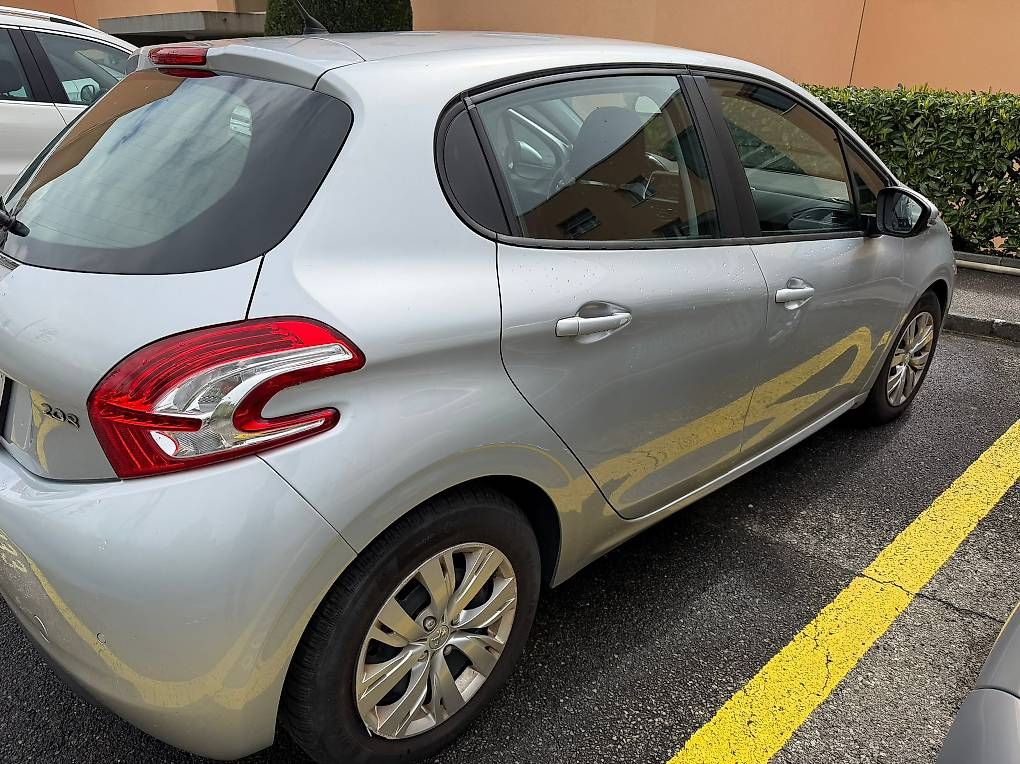 Autos: Peugeot 208 1.4 VTI – Gebraucht aus Renens VD von the_j68r 1