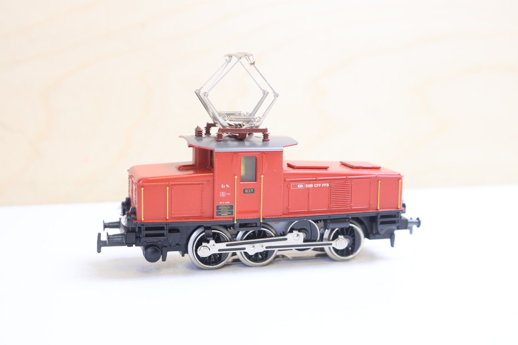 Märklin Modelleisenbahnen: Märklin SBB Ee 3/3 Rangier E-Lok - Digital H0 – Gebraucht aus Winterthur von Monstera 4