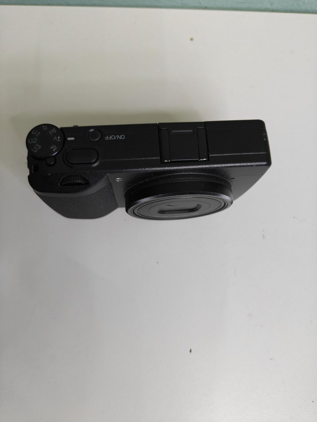 Ricoh Kamera: RICOH GR IIIx Ab 400.Fr – Gebraucht aus Solothurn von Electronic.3 3