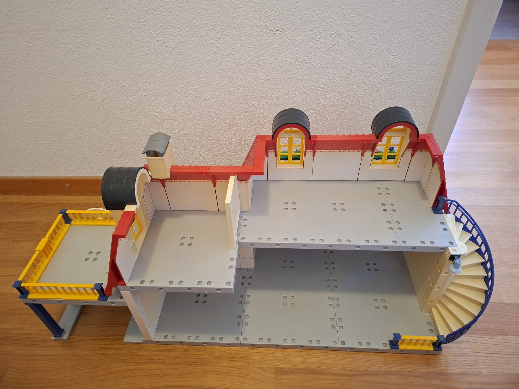 Playmobil Giocattoli: Playmobil Haus mit div. Einrichtung 3965 – Usato da Gipf-Oberfrick venduto da Zimbi 2