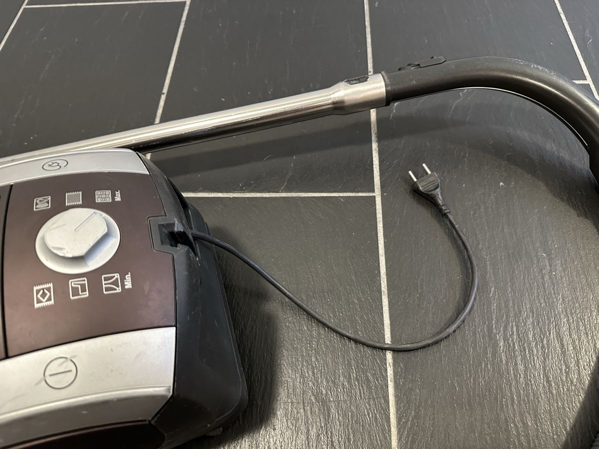 Miele Aspirapolveri & Accessori: Staubsauger Miele Jazz – Usato da Chur venduto da Sim7000 3