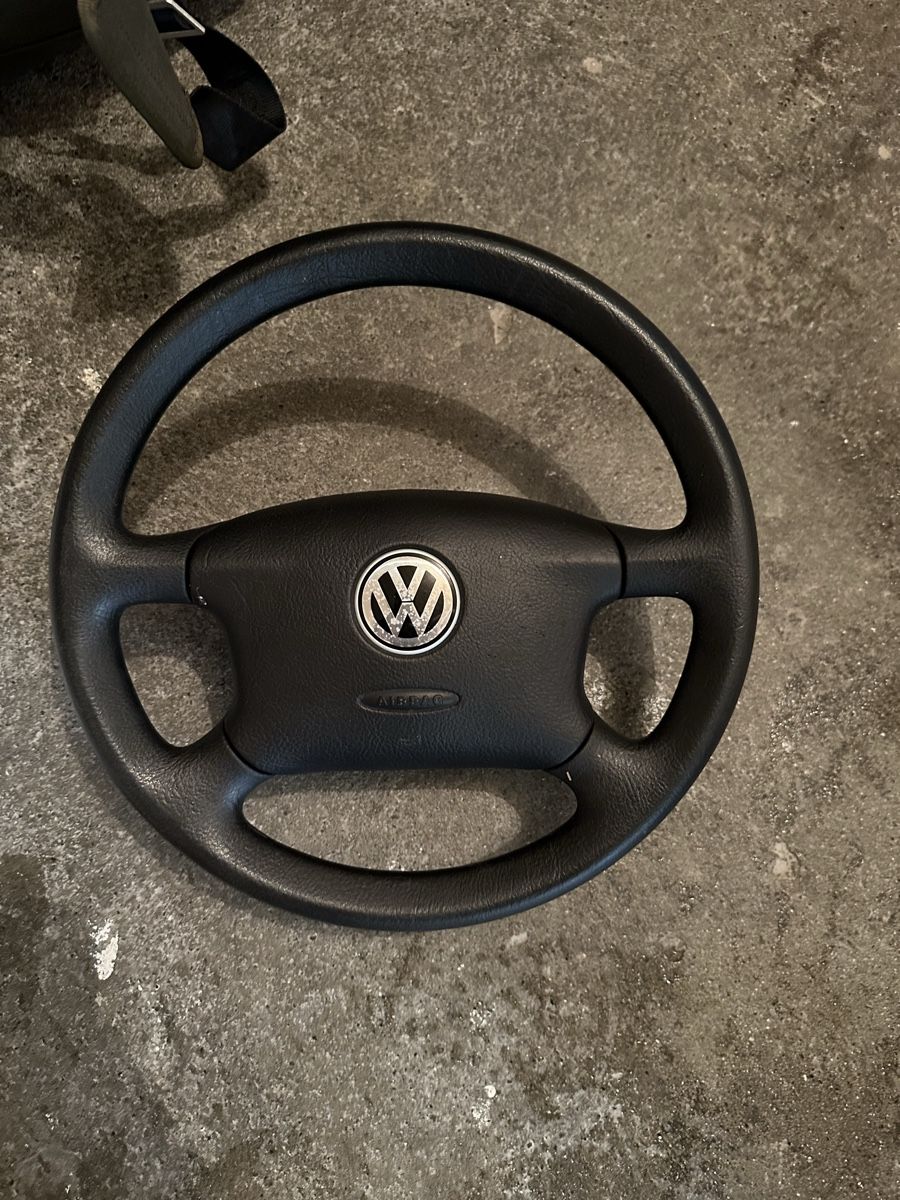 VW Tutti pezzi di ricambio auto: Golf 4 Lenkrad – Usato da Emmenbrücke venduto da Timo22.