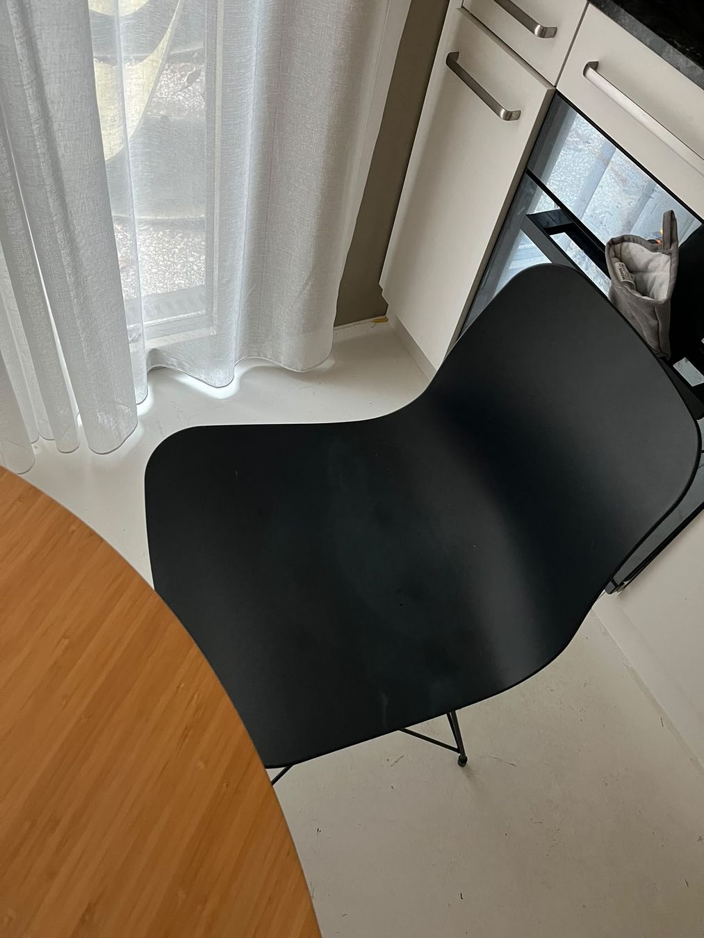Set de table et chaises: Esstisch rund mit 4 Stühlen – D'occasion à Zürich par timurstudios 3