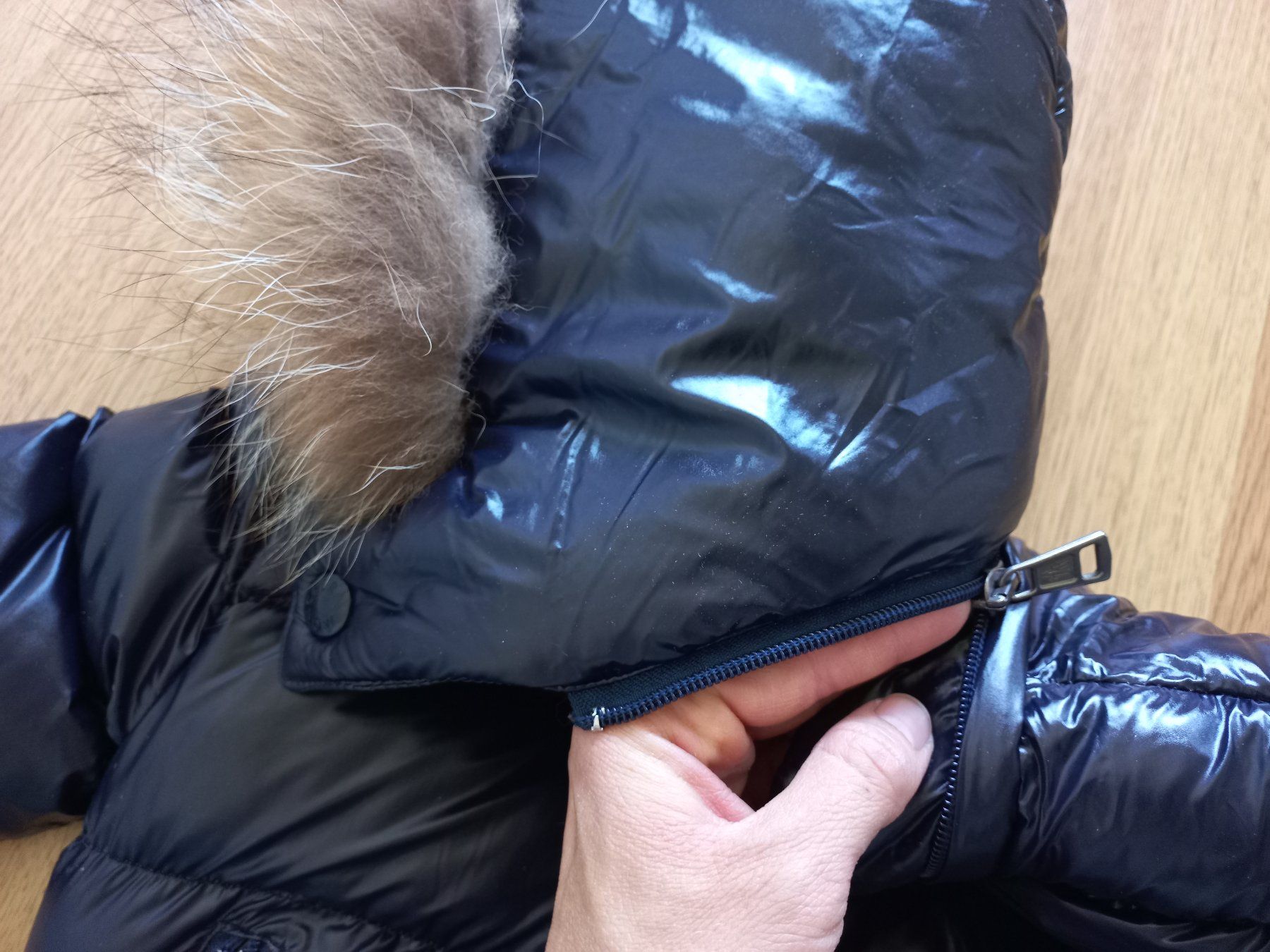 Moncler Jacken & Mäntel: Moncler Winterjacke mit Pelz – Gebraucht aus Langnau am Albis von kit_l9h5 2