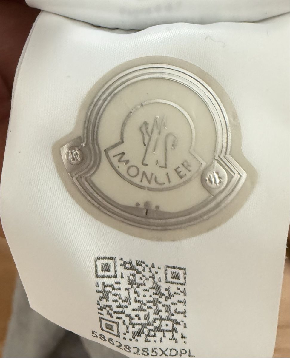 Moncler Polos: MONCLER POLOSHIRT IN GRAU – D'occasion à Goldach par jil_vnd8 3
