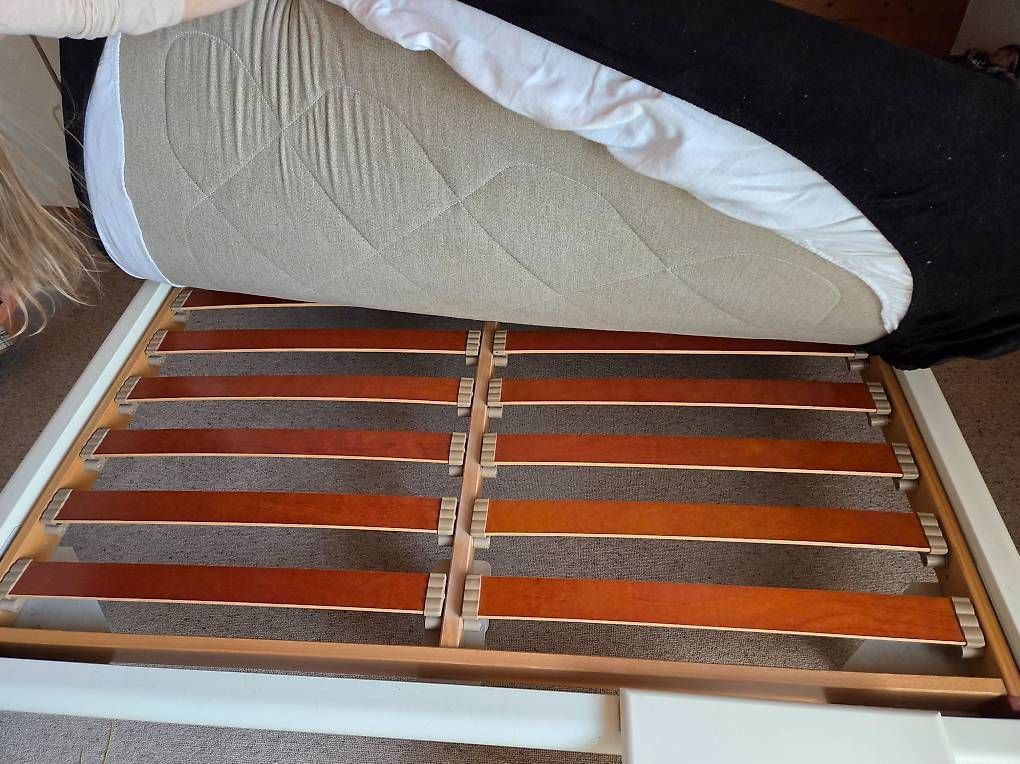 Betten: Bett mit 2x Ablage – Gebraucht aus Jegenstorf von cla_d57p 1