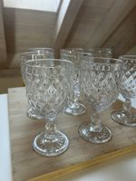 8 Weingläser mit Rautenmuster transparent guter Zustand