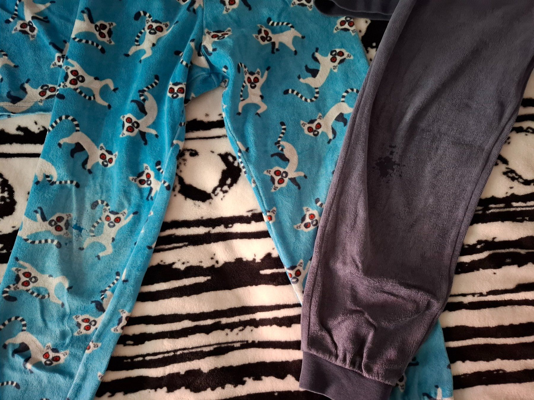 Pigiama & Simili: 2x Samt Pyjamas gr.122/128 – Difettoso da Oberurnen venduto da rotty80 3