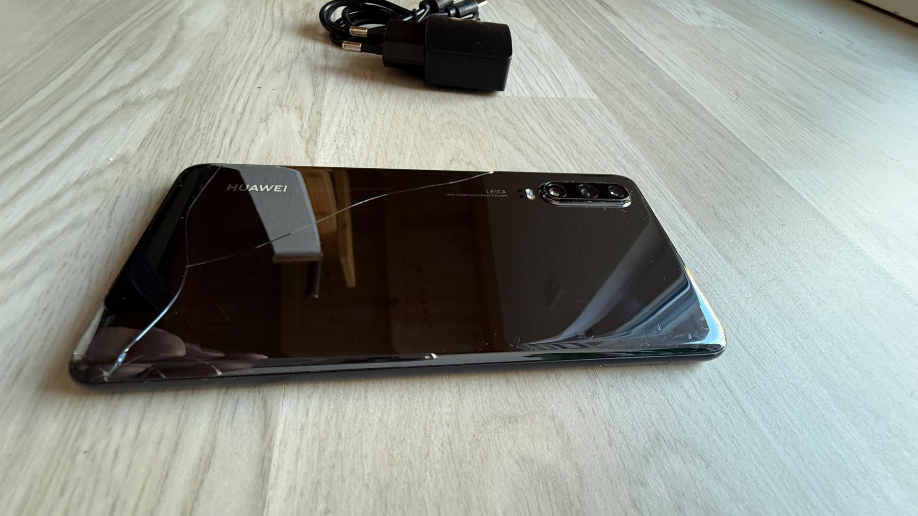 Huawei Telefoni cellulari / Smartphones: Huawei P30 - Mis à jour, réinitialisé – Difettoso da Treyvaux venduto da sophie_2210 2