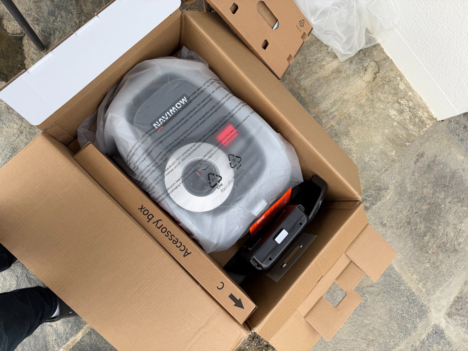 Segway Tagliaerba: Neuf - Segway Navimow i105e + Garage + Module Access+ 4G – Nuovo e nell'imballaggio originale da St-Légier-Chiésaz venduto da cbrodard1