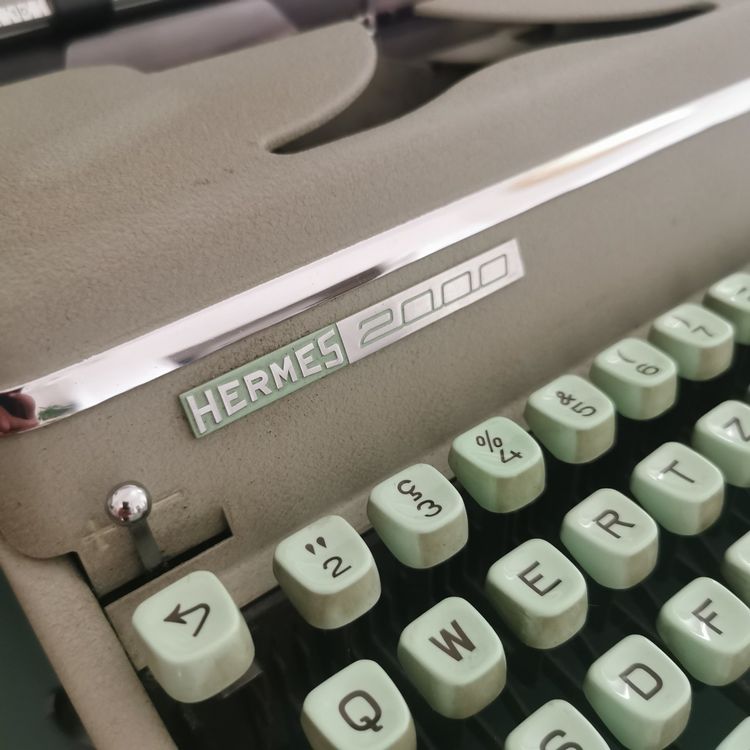 Machine a écrire Hermes 2000 | Kaufen auf Ricardo