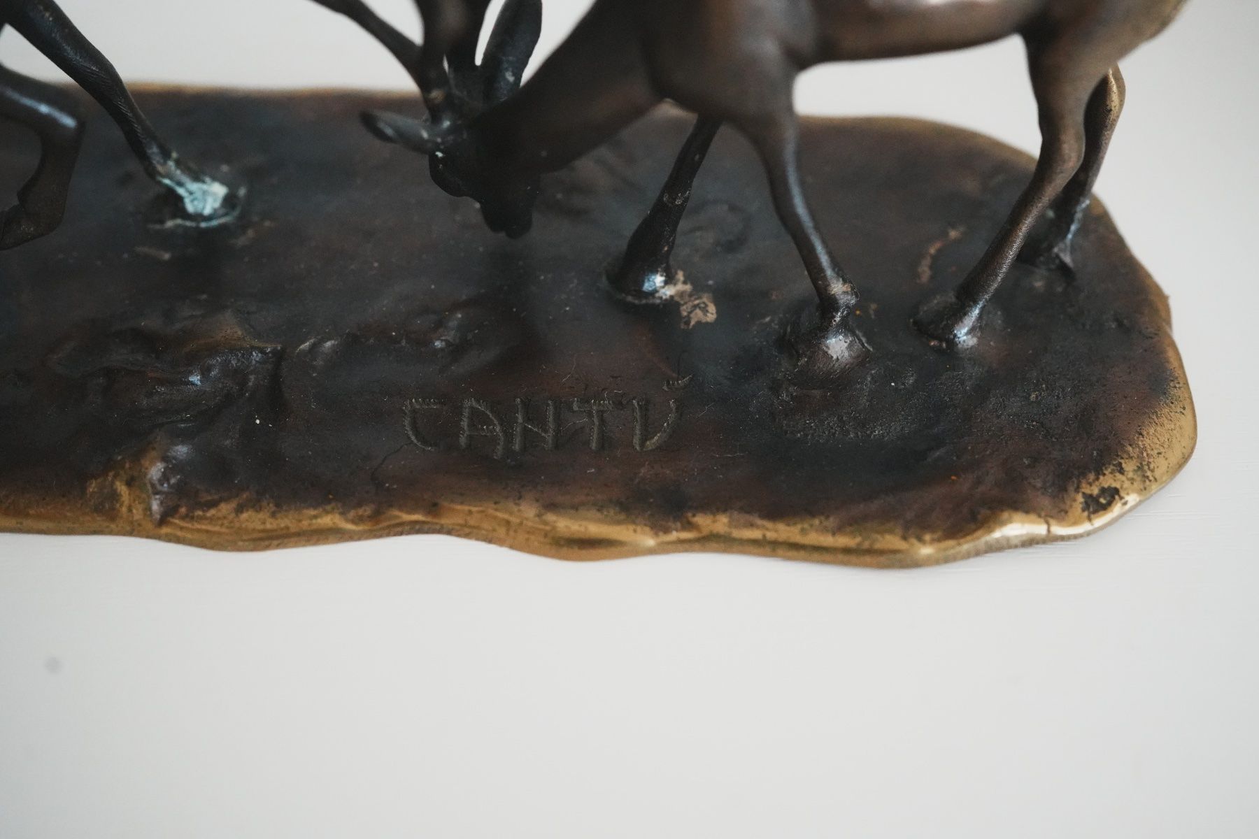 Sculture & Statue: Bronzefigur Hirschgruppe, sign. Cantu, 2 Hirsche – Usato da Volketswil venduto da HeredisAntiques 1