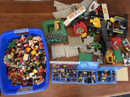 LEGO 9.5 kg Konvolut – City, Figuren & Bauplatten