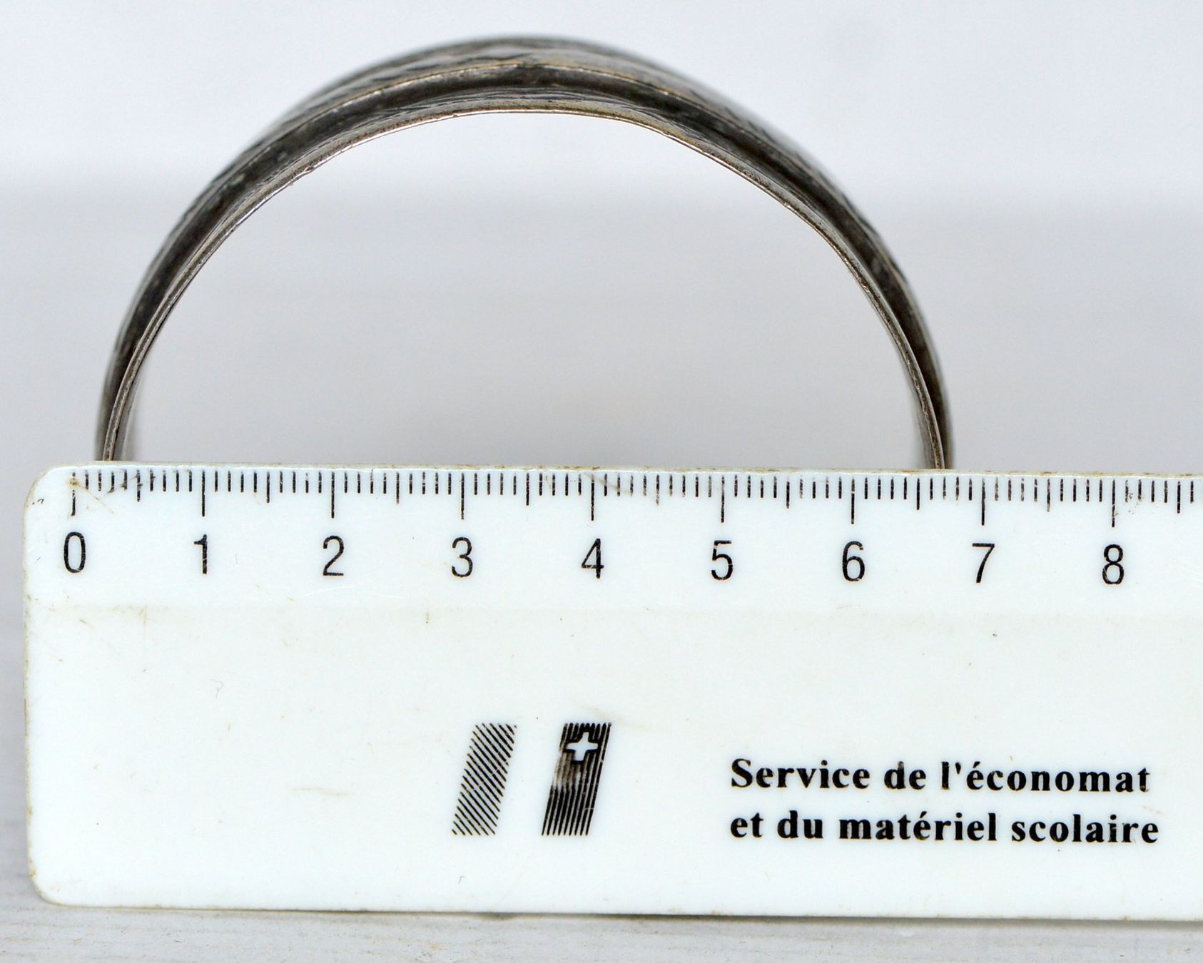 Armbänder & -reifen: Ancien bracelet en métal – Gebraucht aus Neuchâtel von Neuchatel 3