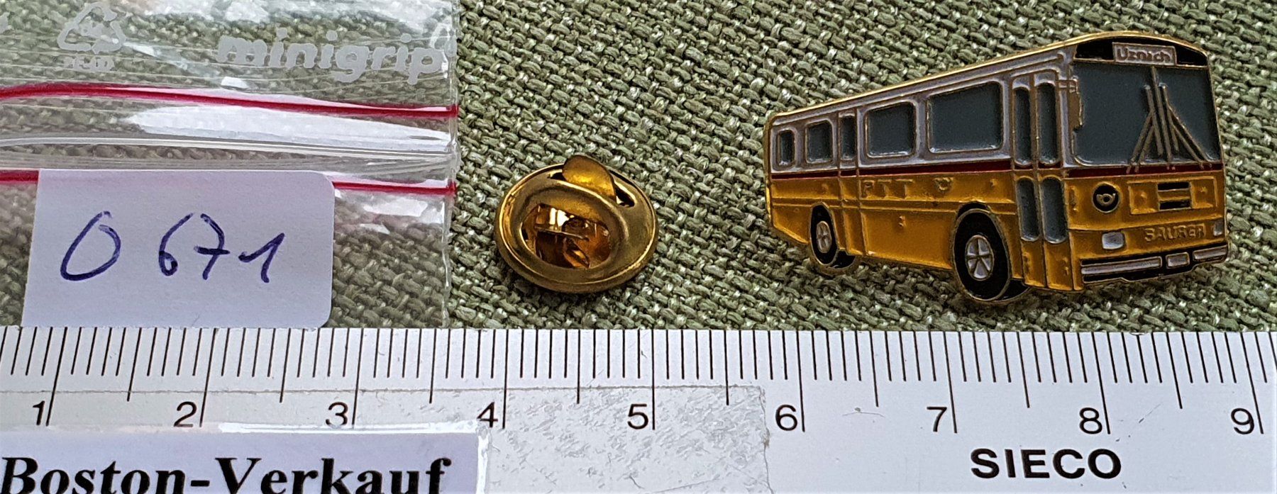 Saurer Placchette & Badge: O671 - Pin Die Post PTT Postauto Saurer Uznach – Usato da Reinach BL venduto da Boston-Verkauf 1