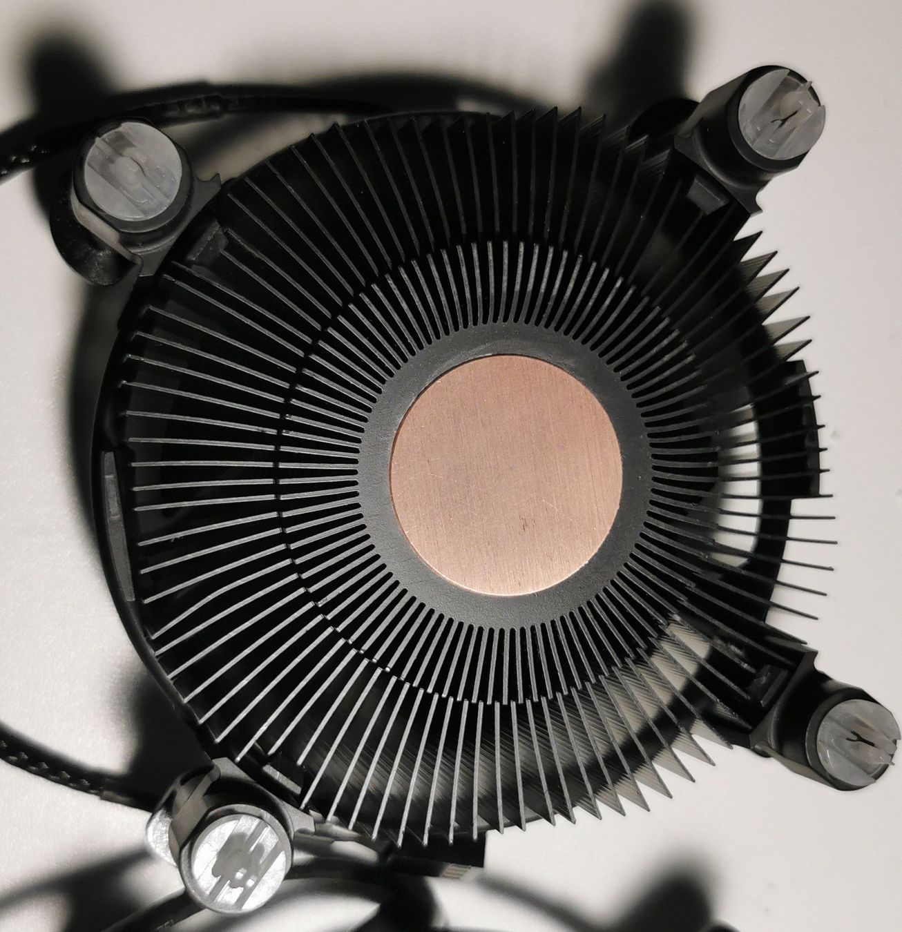 Intel Componenti elettronici: Intel CPU Kühler - Set mit 4 Stück – Usato da Oberwangen b. Bern venduto da Vittorio0 3