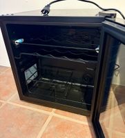 Mini Weinkühlschrank schwarz neuwertig gutem Zustand