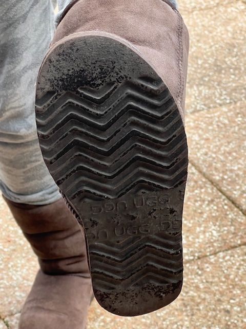 Ugg Chaussures femmes: UGG Bottes fourrées – D'occasion à Genève par cumunel 3