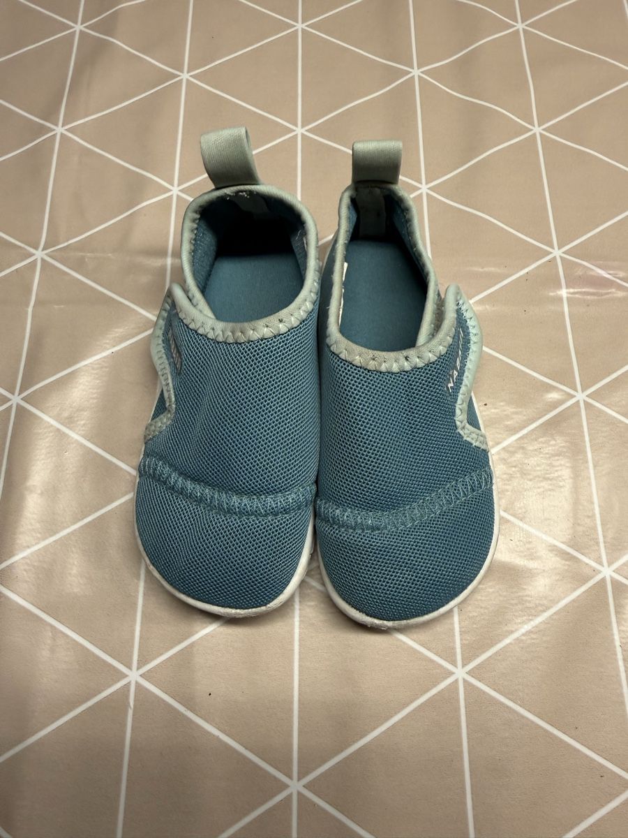 Scarpe per ragazzi: Wasserschuhe Grösse 22 – Usato da Adetswil venduto da kai_p9fb