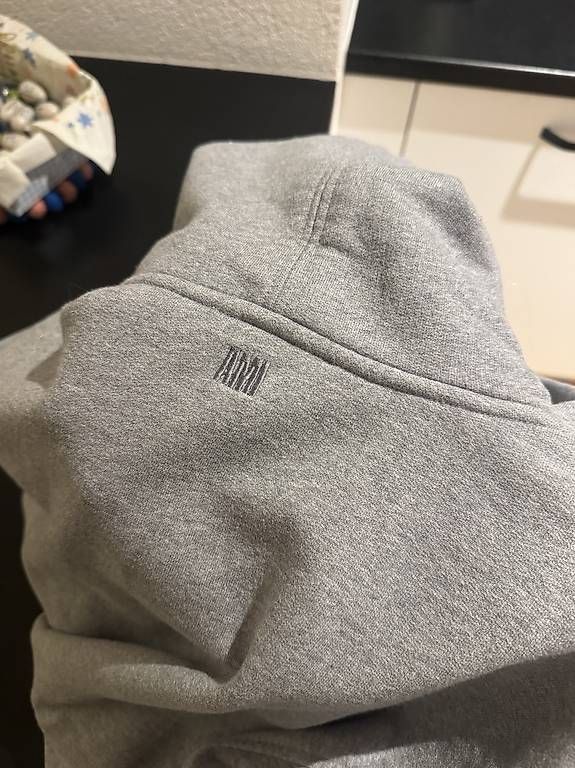 Maglioni & Felpe: Ami Paris Hoodie – Usato da St. Gallen venduto da rechsteinersell 4