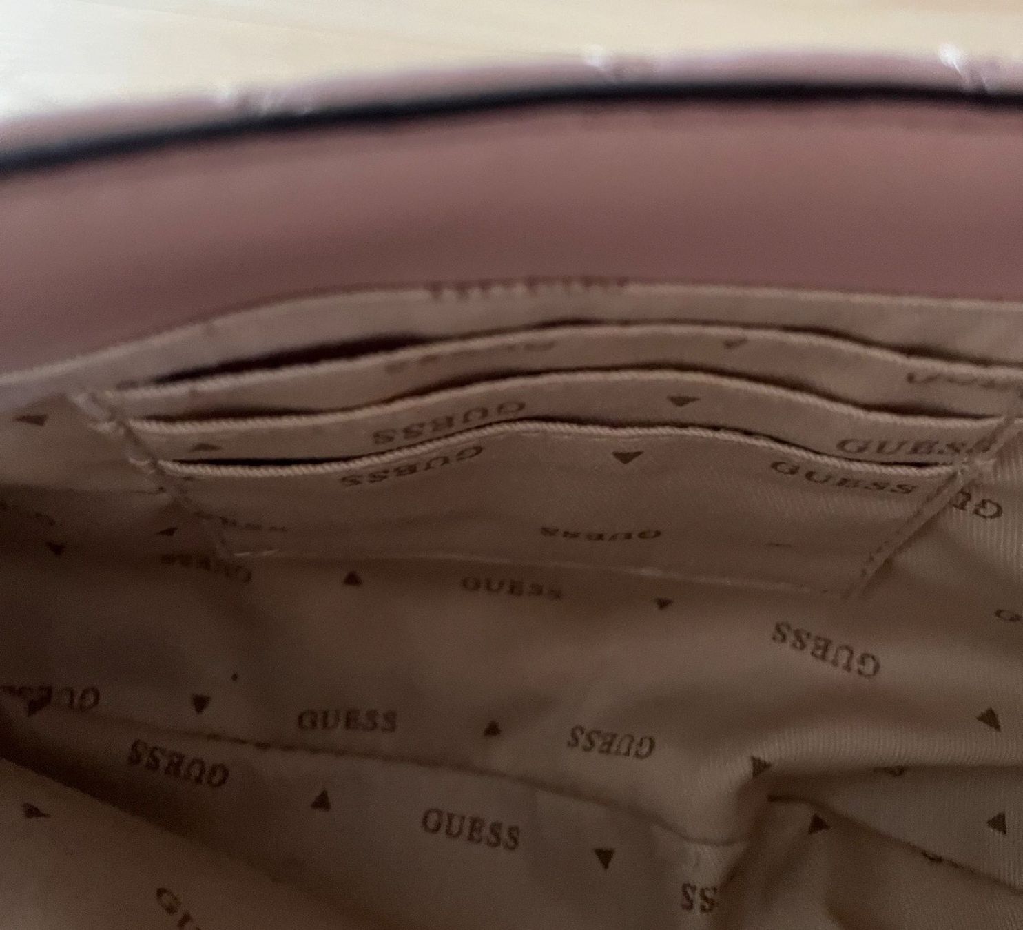 Guess Borse da donna: GUESS Umhängetasche MAILA rosa – Nuovo (secondo la descrizione) da Kloten venduto da SANTALA23 8