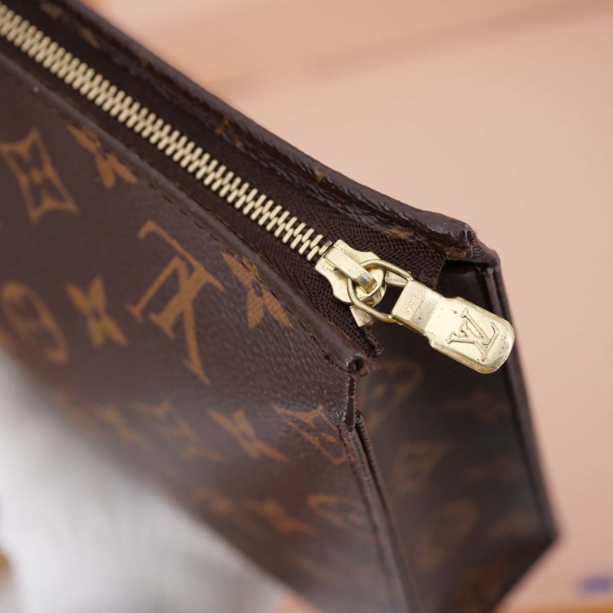 Borse: Louis Vuitton Toiletry pouch 26 cm Y2020 – Usato da Widnau venduto da Pukpan_99 5
